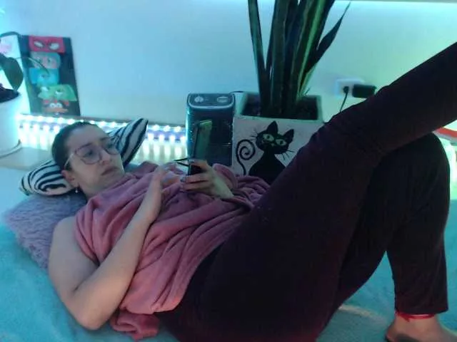 Offline bomboncita288 on BongaCams