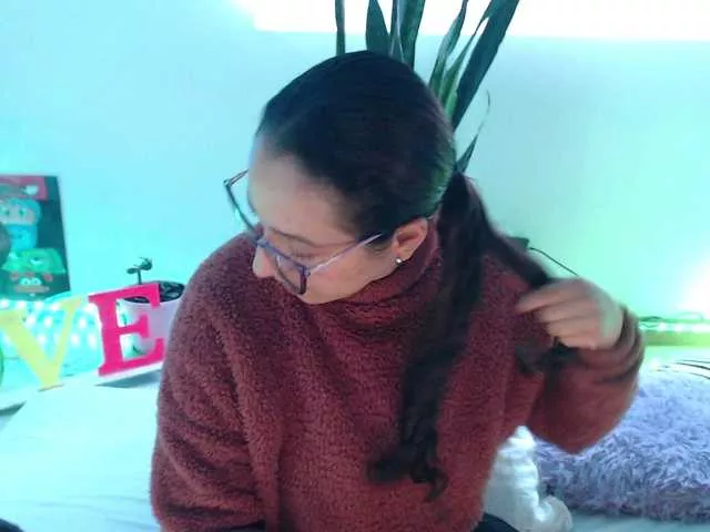 Offline bomboncita288 on BongaCams
