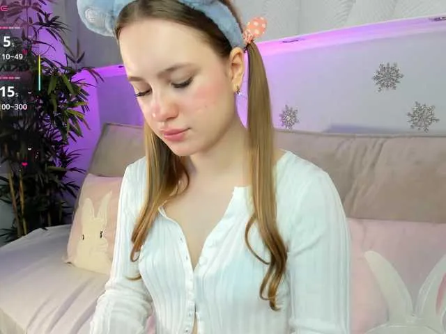 Offline Candy-Cansew on BongaCams