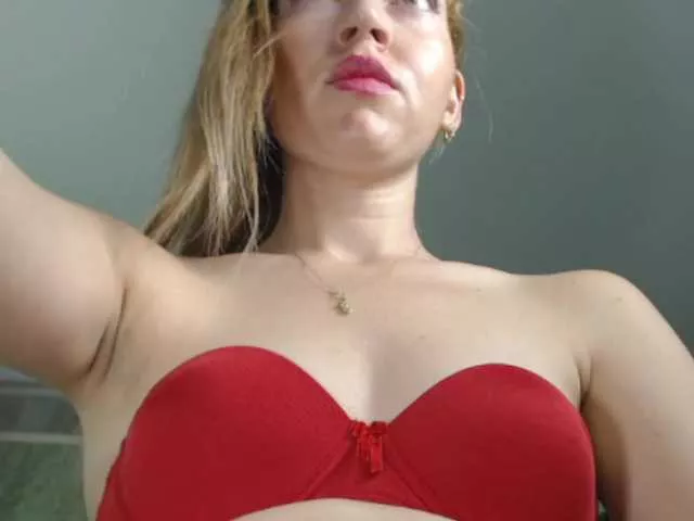 Freechat candylovet on BongaCams