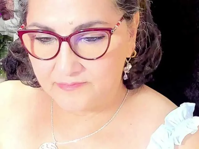 Freechat cataleya-mom on BongaCams