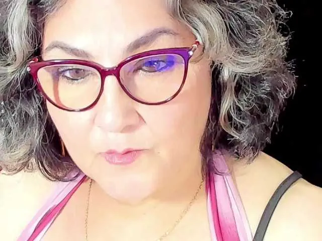 Freechat cataleya-mom on BongaCams