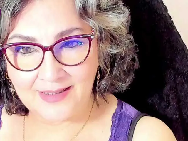 Freechat cataleya-mom on BongaCams