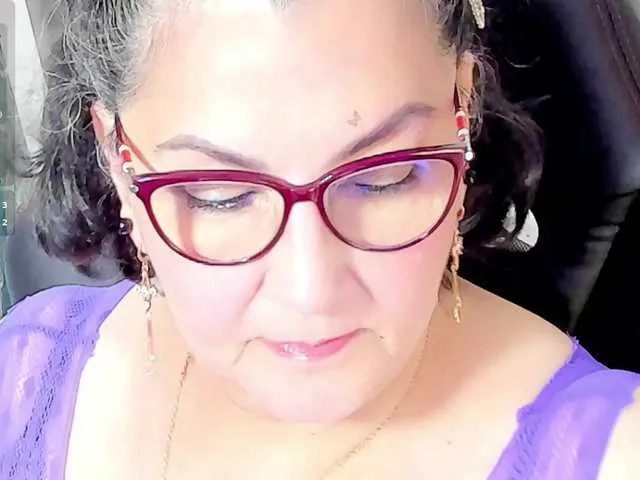 Freechat cataleya-mom on BongaCams