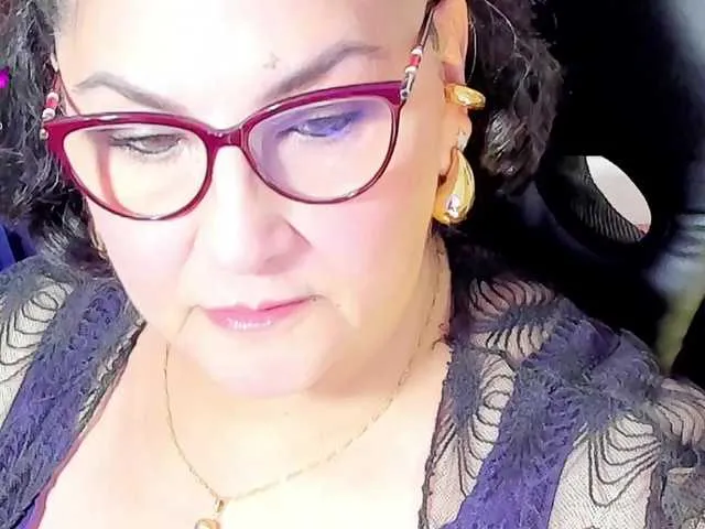 Freechat cataleya-mom on BongaCams