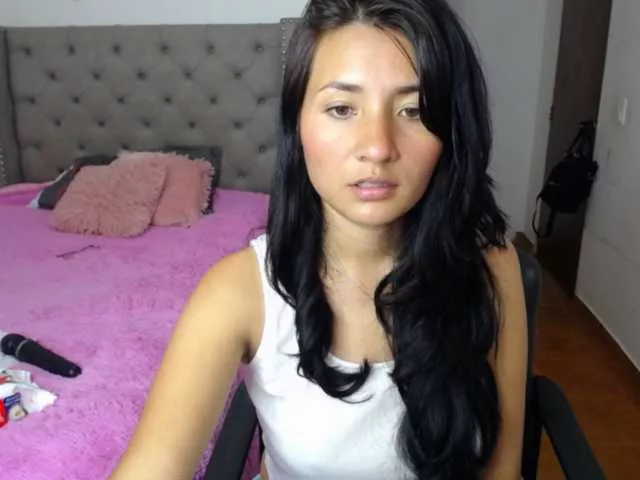 Offline catalinahounn on BongaCams