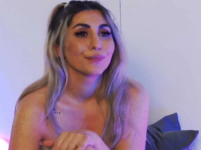 Offline CelineMeyer on BongaCams