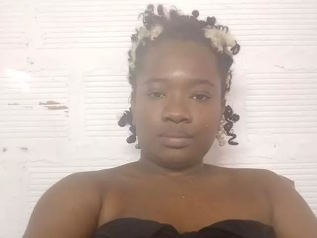 Offline Chanellmontes121 on BongaCams