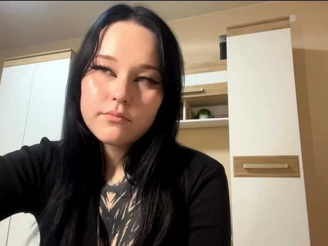 Offline CharlaJarman on BongaCams