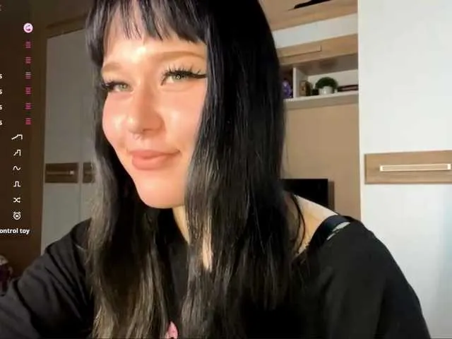 Offline CharlaJarman on BongaCams