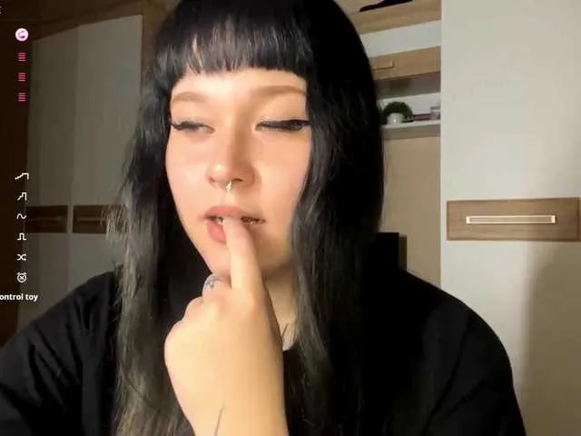 Offline CharlaJarman on BongaCams