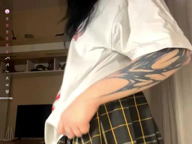 Offline CharlaJarman on BongaCams