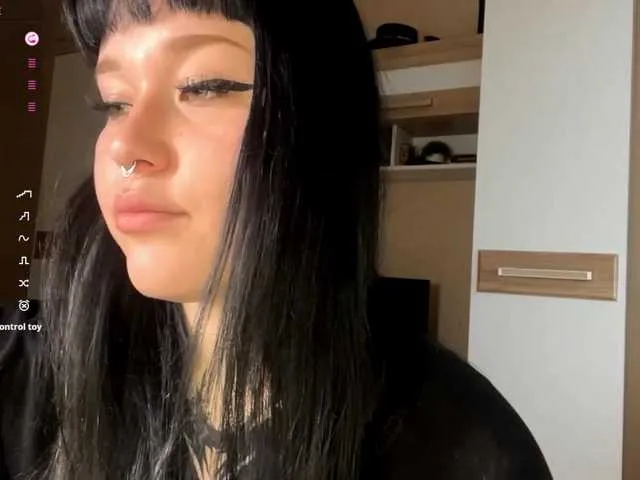 Offline CharlaJarman on BongaCams