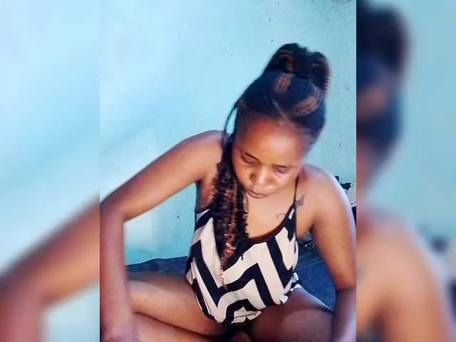 Offline charlyne on BongaCams