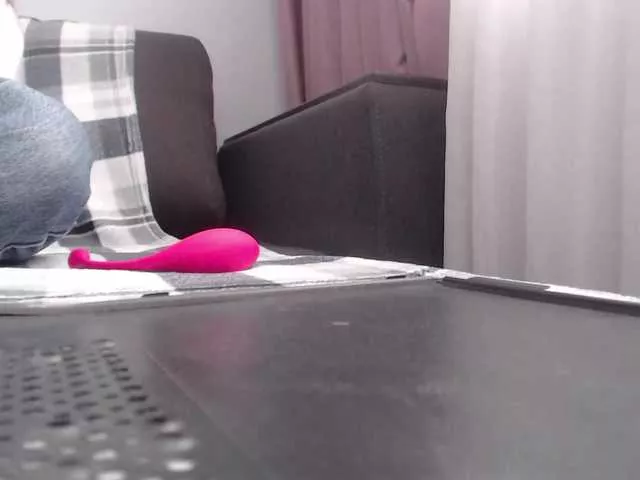 Offline Cherry-Tip on BongaCams