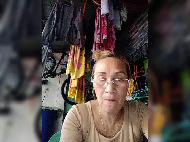 Offline cherrywhite03 on BongaCams