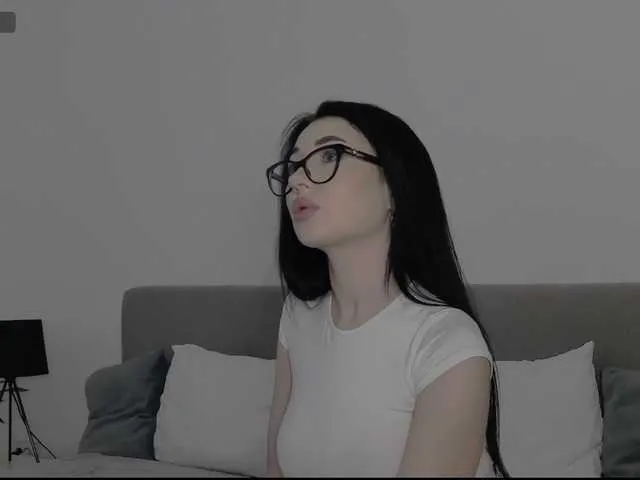 Offline Chiaralovee on BongaCams