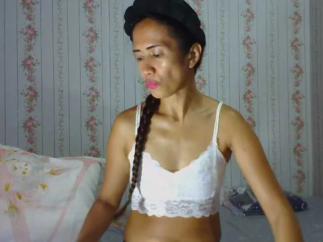 Offline Clitoria on BongaCams