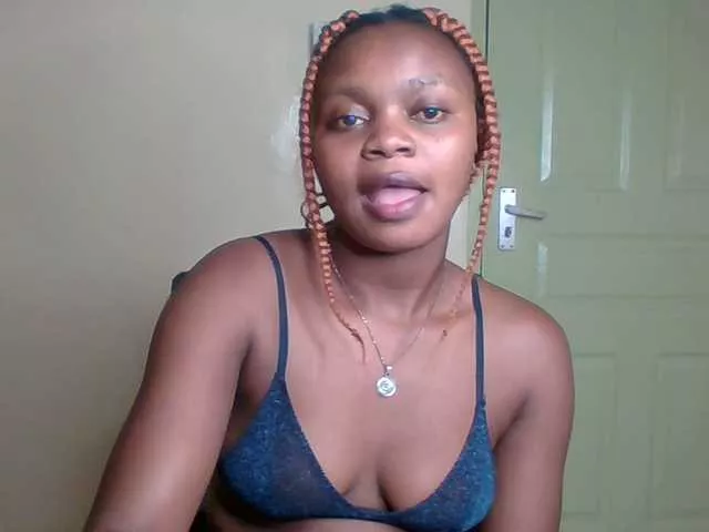 Freechat Crazymaya on BongaCams