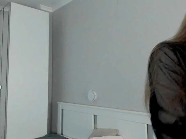 Offline CrimsonAura on BongaCams