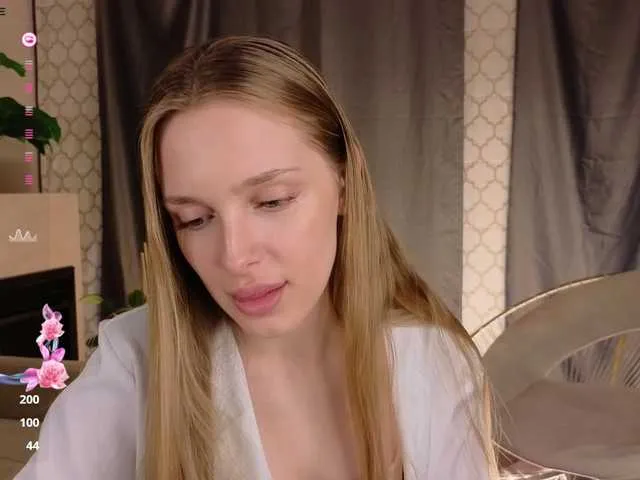 Offline CrimsonAura on BongaCams