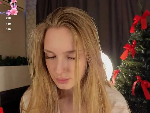 Offline CrimsonAura on BongaCams