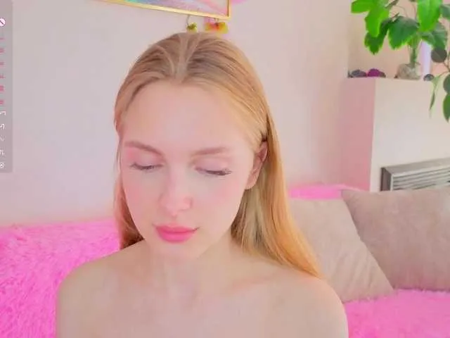 Offline CrimsonAura on BongaCams