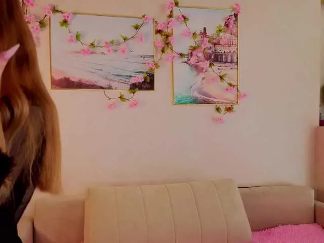 Offline CrimsonAura on BongaCams