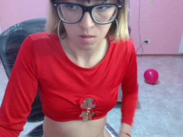 Offline cristal-hills-19 on BongaCams