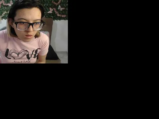 Offline cristal-hills-19 on BongaCams