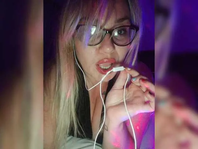 CurvyVoiceGoddess's avatar