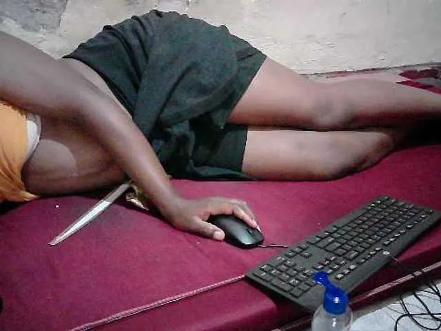 Offline CuteLeilah on BongaCams