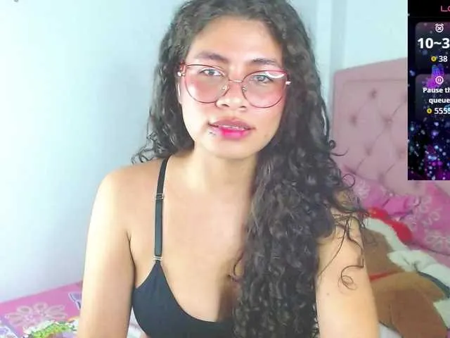 Offline Cyntiaross on BongaCams