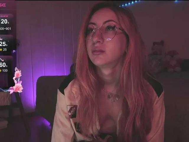 Offline Daddyslittleslutfox on BongaCams