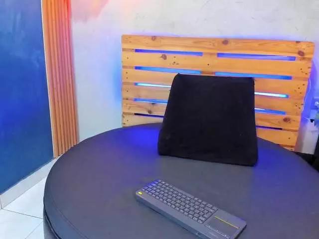daiisy-kiss from BongaCams