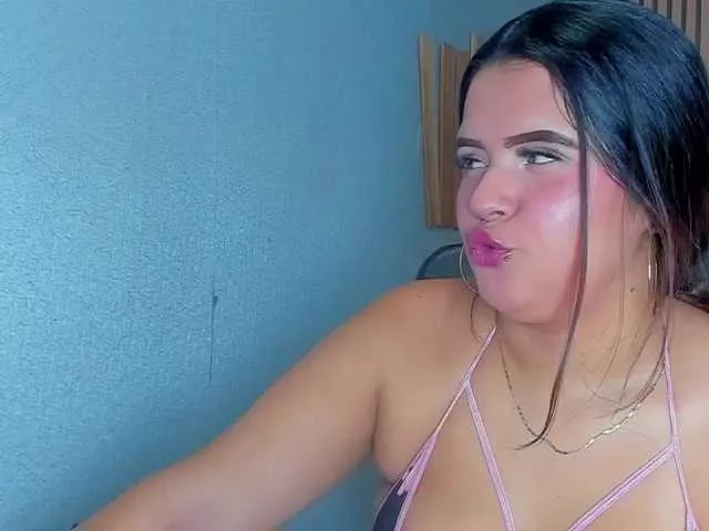 Offline DanniWonder on BongaCams