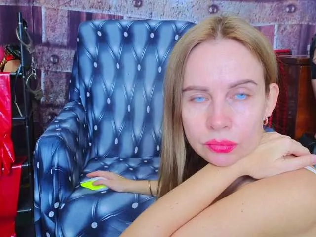 Offline deluxekinky on BongaCams