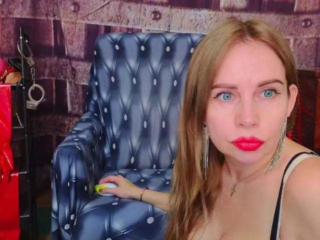 Offline deluxekinky on BongaCams
