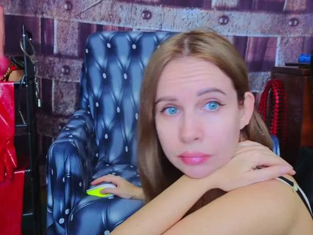 Offline deluxekinky on BongaCams