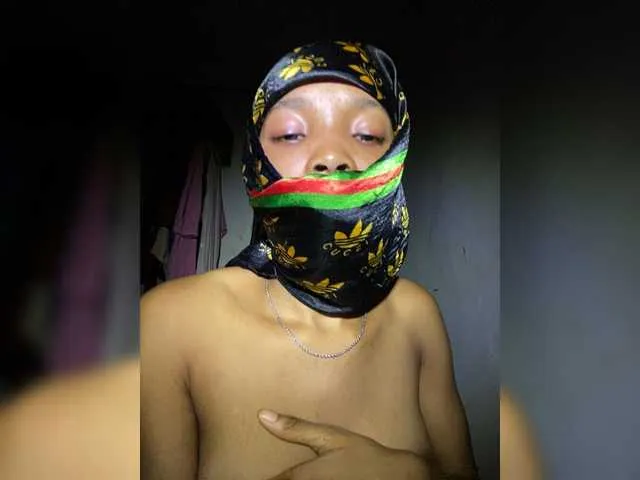 Offline Deslimbody0 on BongaCams