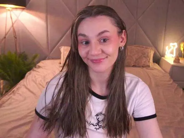 Offline DiamondGoldie on BongaCams