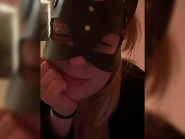 Donut-red on BongaCams