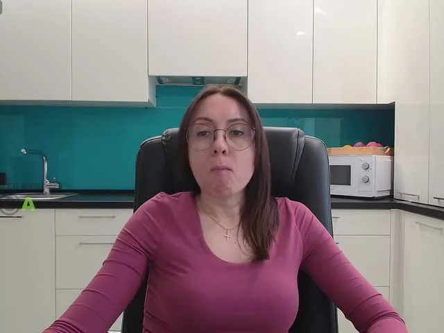 Offline dulcesiomar8 on BongaCams