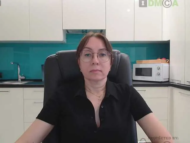 Offline dulcesiomar8 on BongaCams