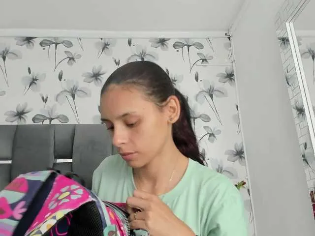 Offline Ehotloveaxxx on BongaCams