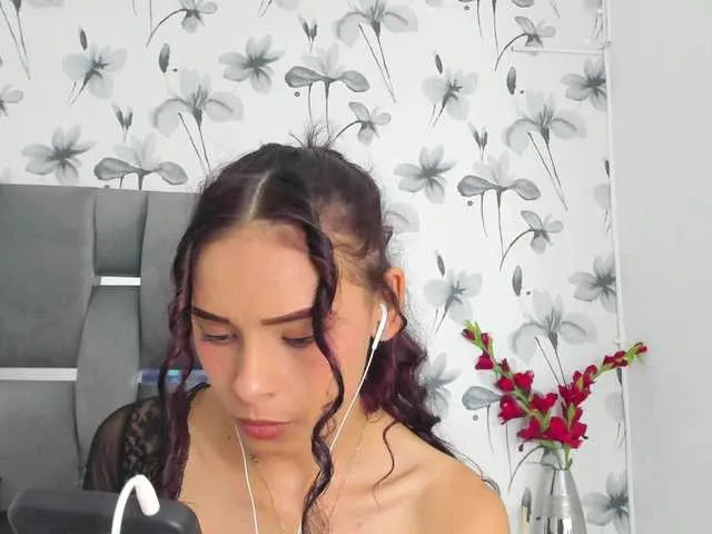 Offline Ehotloveaxxx on BongaCams