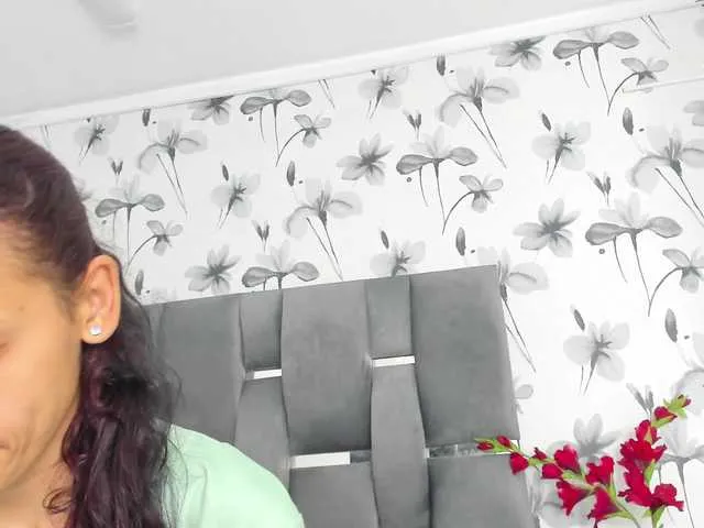 Offline Ehotloveaxxx on BongaCams