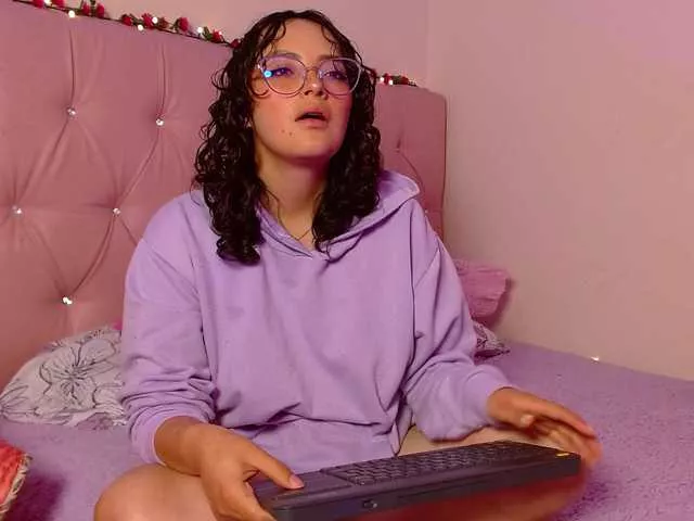 Freechat ela-peach on BongaCams