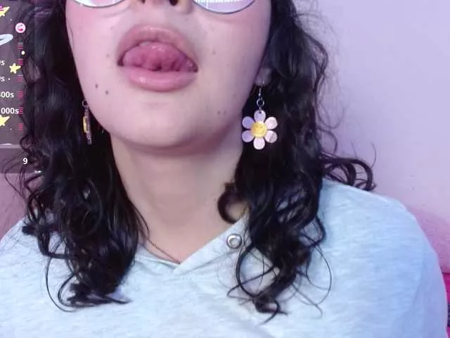 Freechat ela-peach on BongaCams