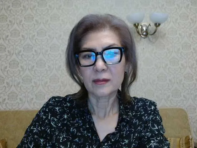 Offline Elegant00Lady on BongaCams